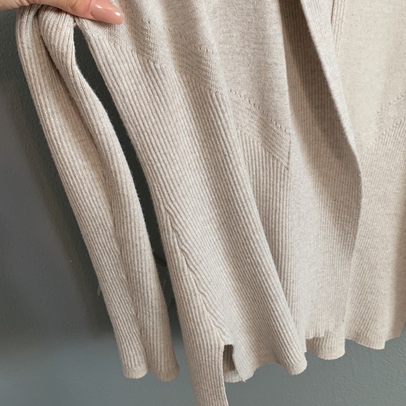 A nice cozy over wear! - Picture 4 of 4